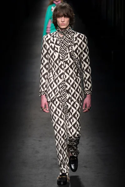 Look 11